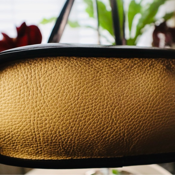 Brighton Beige Pebble Leather with Black Trim Shoulder Bag - Picture 5 of 8